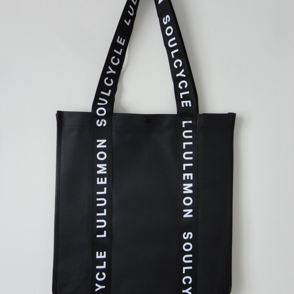 New LULULEMON Black SOULCYCLE Reflective Reusable Shopping Gym Lunch Bag Large
